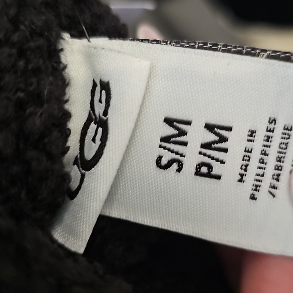 NWT UGG Men's Quilted Nylon Gloves Size Small - Picture 7 of 16